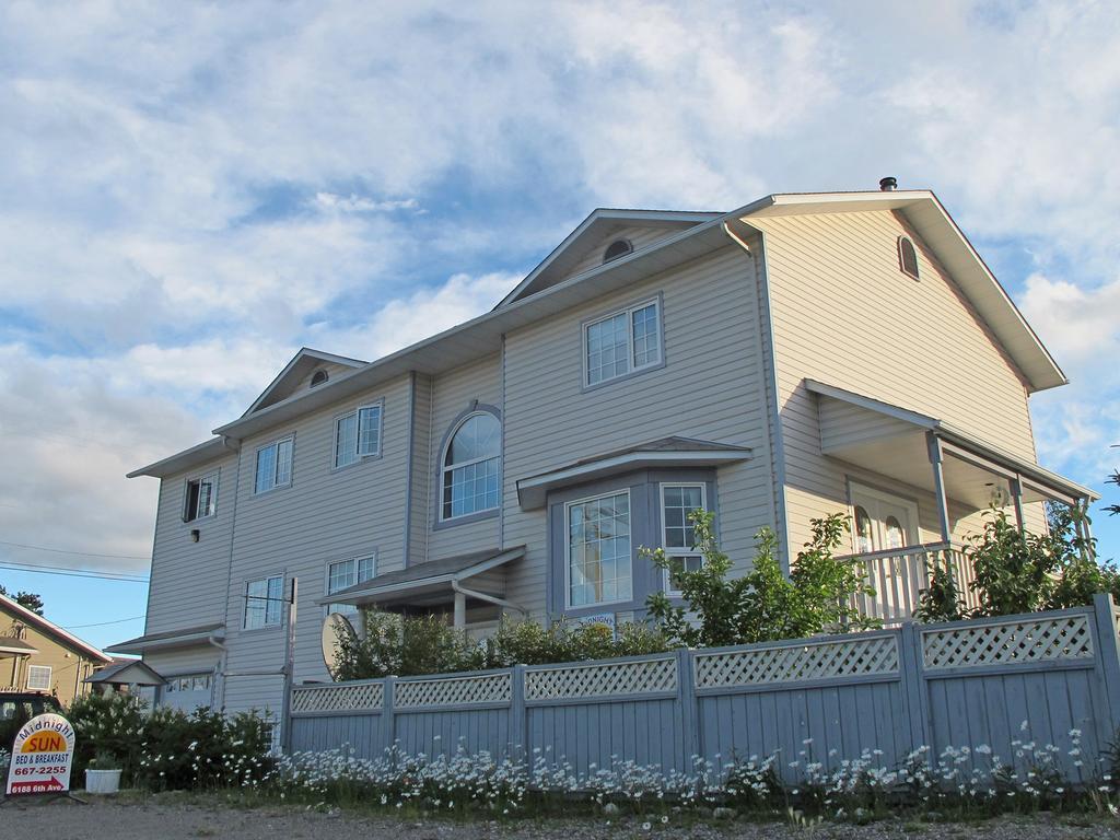 Midnight Sun Inn Whitehorse Ngoại thất bức ảnh