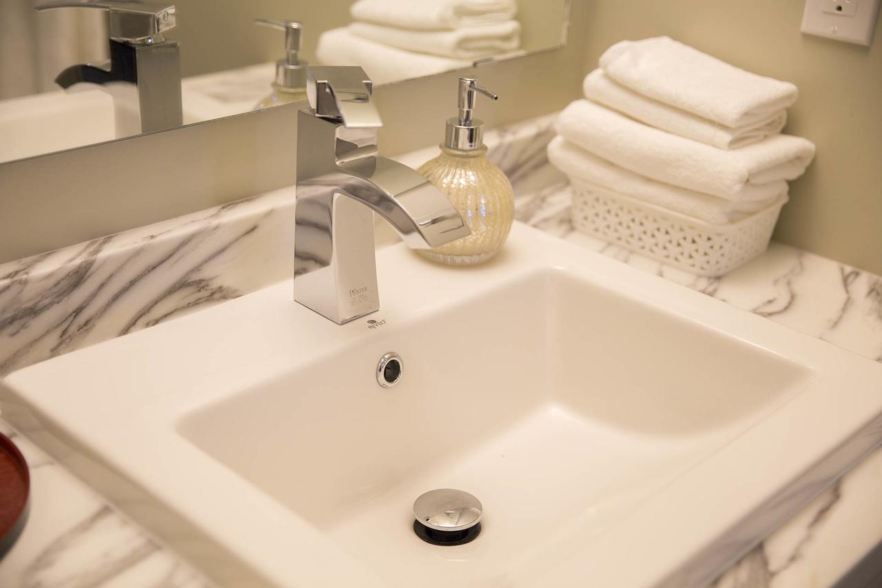Midnight Sun Inn Whitehorse Ngoại thất bức ảnh