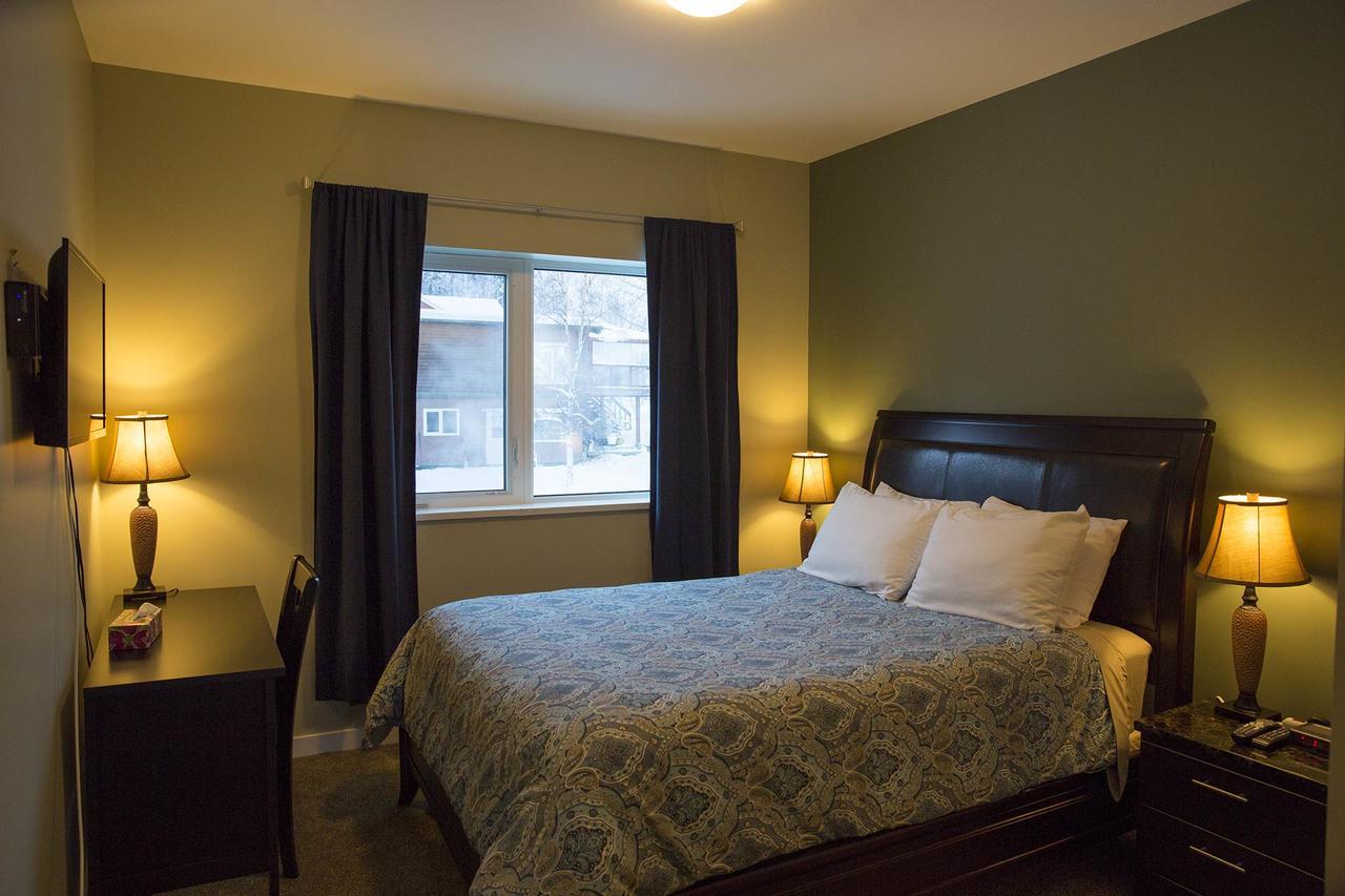Midnight Sun Inn Whitehorse Ngoại thất bức ảnh