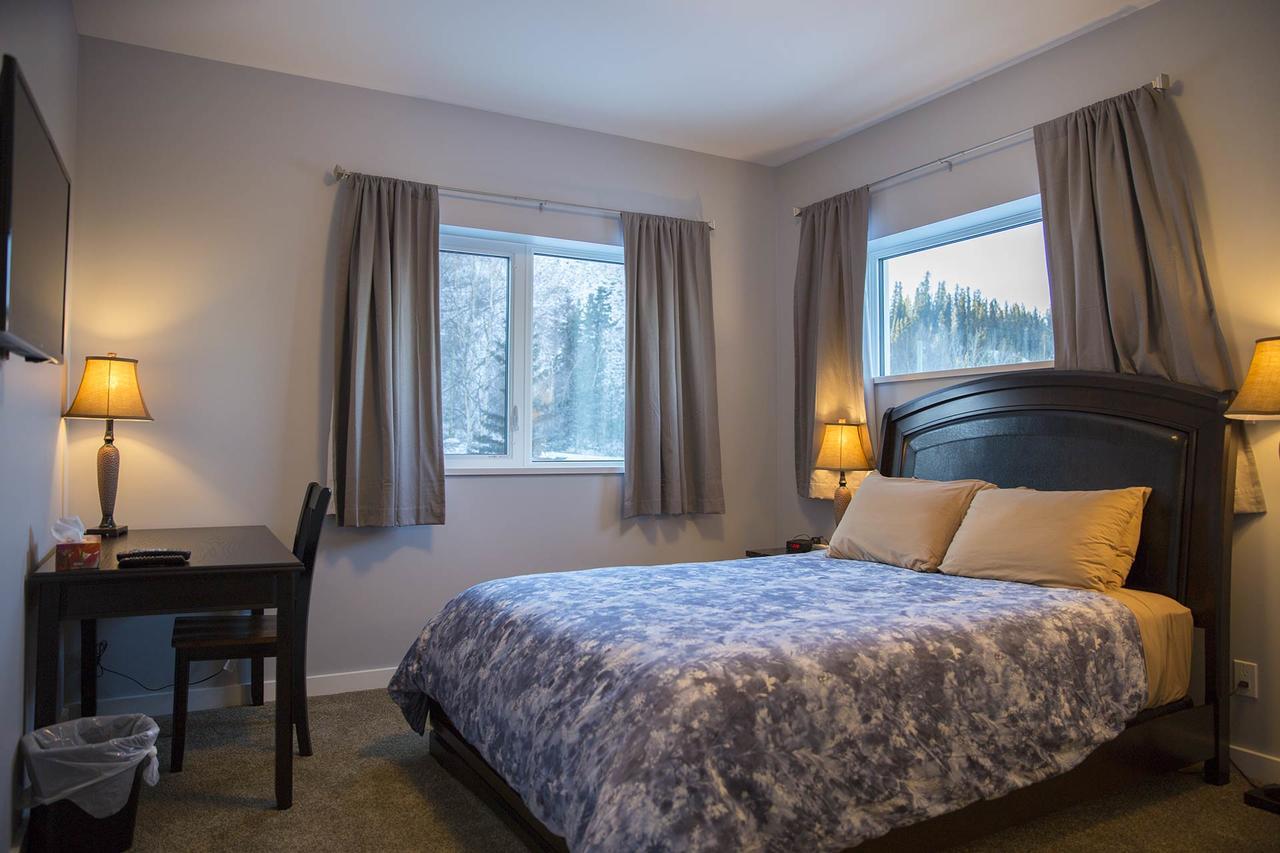 Midnight Sun Inn Whitehorse Ngoại thất bức ảnh