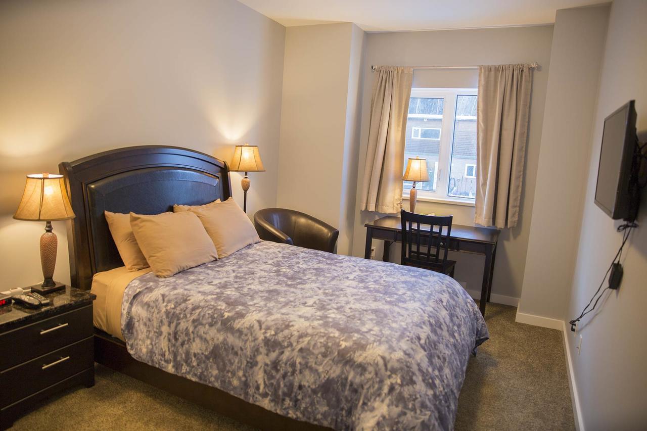 Midnight Sun Inn Whitehorse Ngoại thất bức ảnh