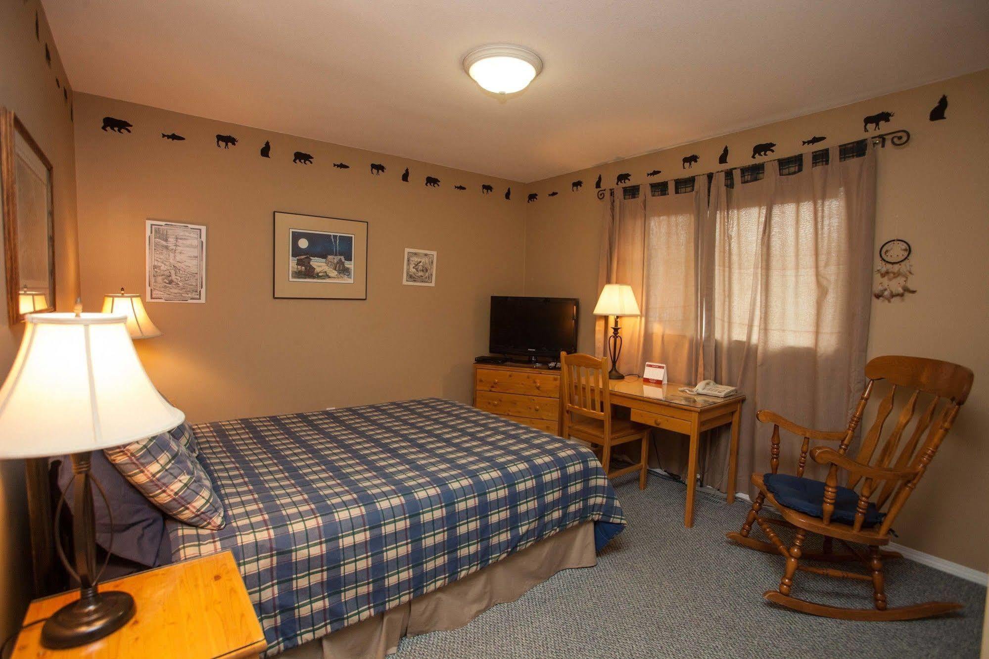 Midnight Sun Inn Whitehorse Ngoại thất bức ảnh