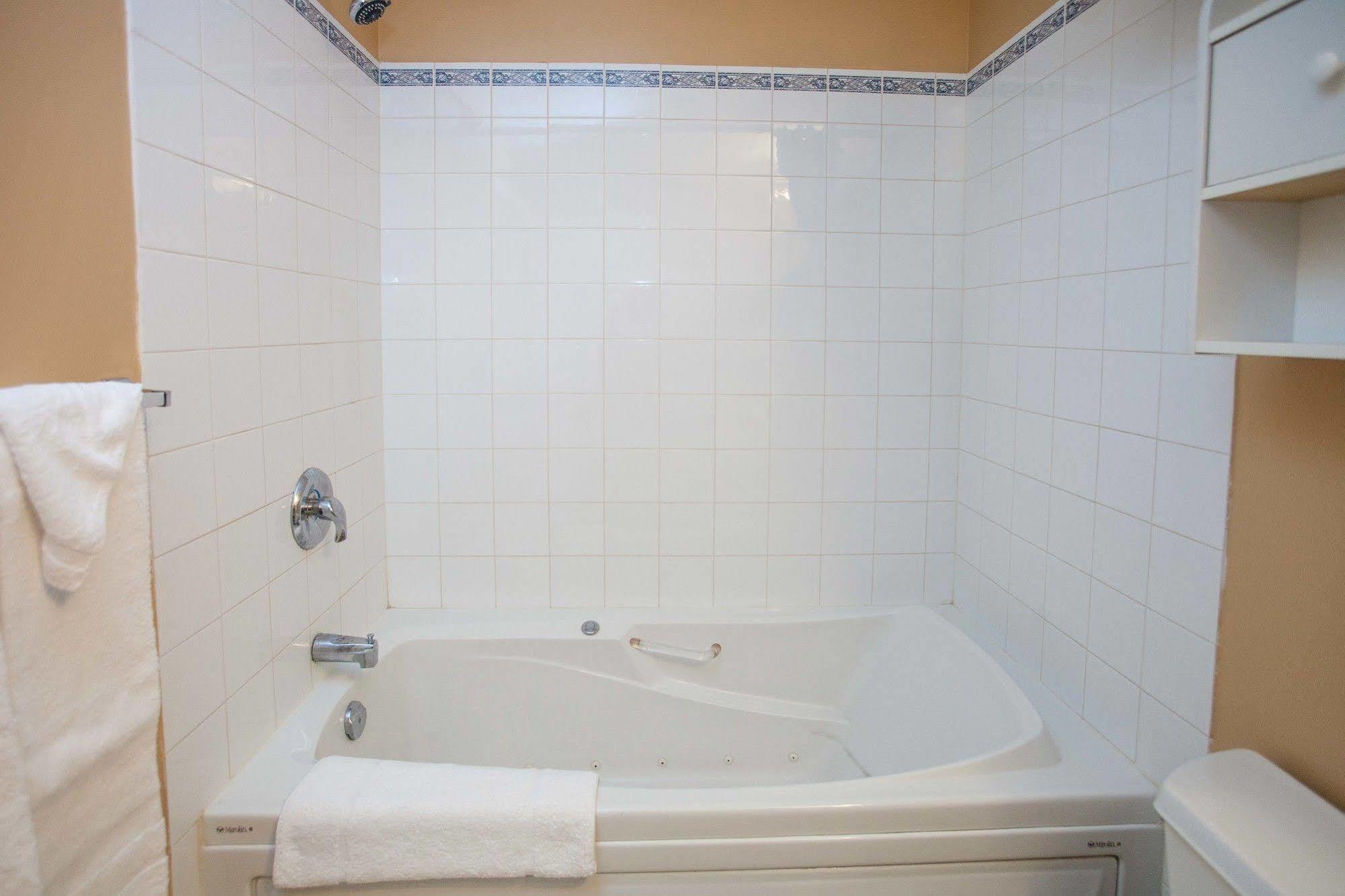 Midnight Sun Inn Whitehorse Ngoại thất bức ảnh